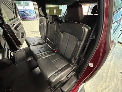 Used 2024 Jeep Wagoneer L Series II w/ Flexible Seating Group AWD/4WD image 9