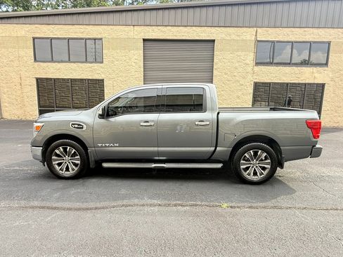 Used 2017 Nissan Titan SL RWD image 9