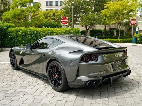Used 2020 Ferrari 812 Superfast RWD image 24