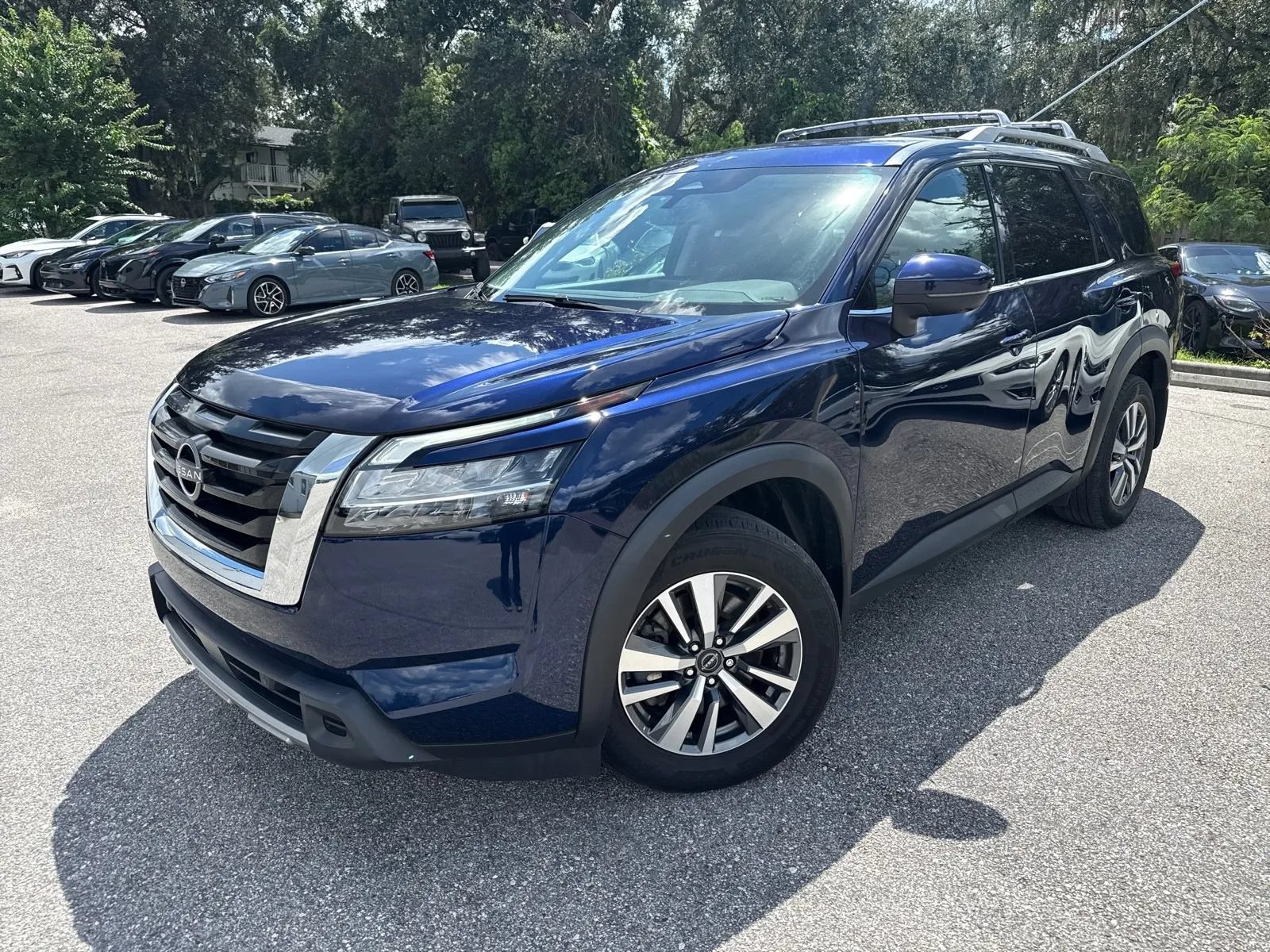 Used 2023 Nissan Pathfinder SL FWD image 2