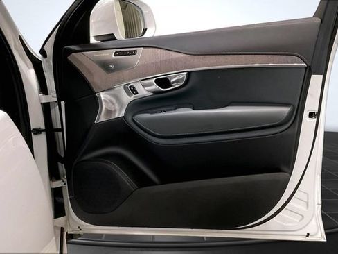 Certified 2024 Volvo XC90 T8 Ultimate AWD/4WD image 27