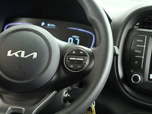 Used 2025 Kia Soul LX FWD image 16