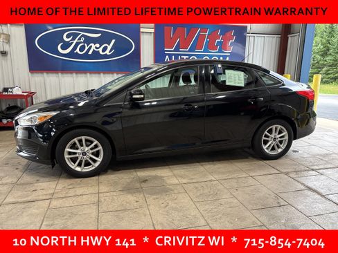 Used 2017 Ford Focus SE w/ Cold Weather Package FWD image 4