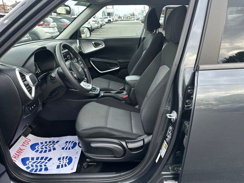 Used 2023 Kia Soul LX image 9