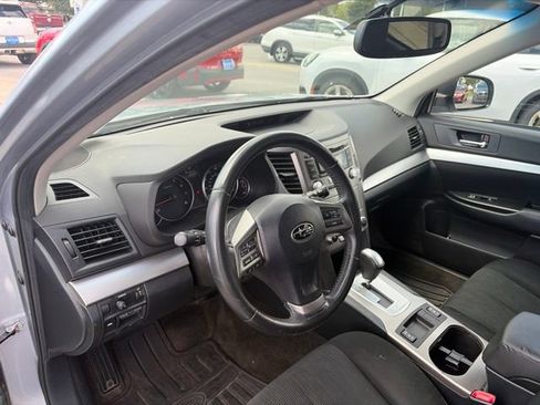 Used 2013 Subaru Outback 2.5i Premium AWD/4WD image 25