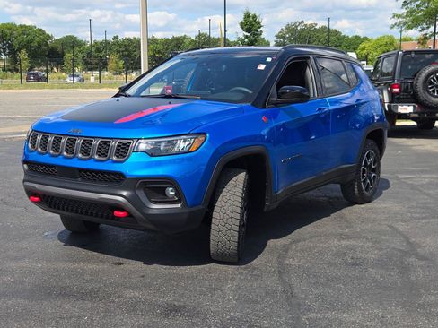 Certified 2025 Jeep Compass Trailhawk AWD/4WD image 4