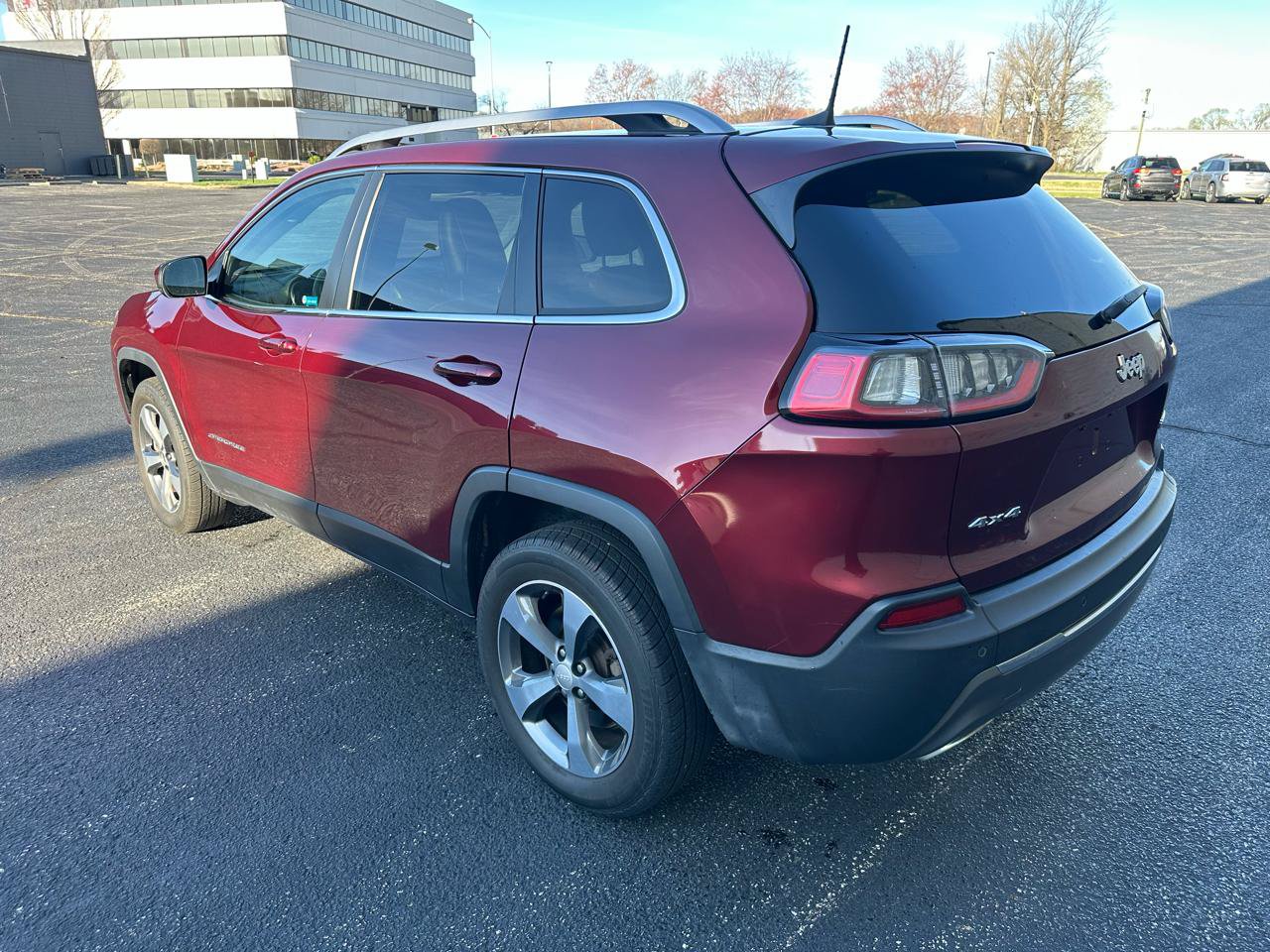 Used 2019 Jeep Cherokee Limited AWD/4WD image 3