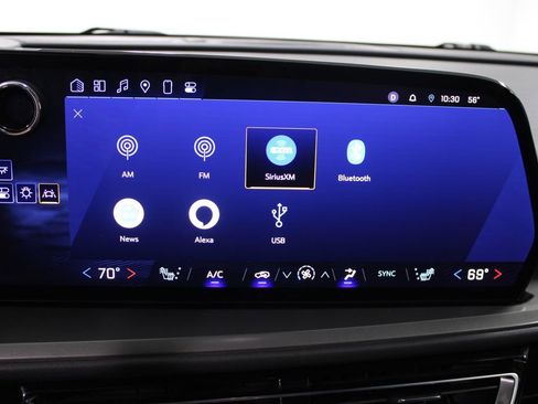 Used 2024 Chevrolet Traverse LT image 46