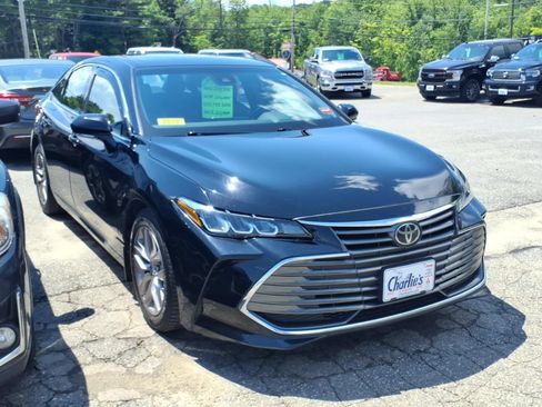 Used 2019 Toyota Avalon XLE FWD image 3