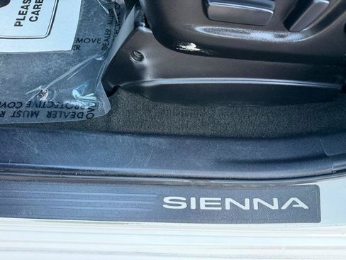 Used 2015 Toyota Sienna SE Premium FWD image 47
