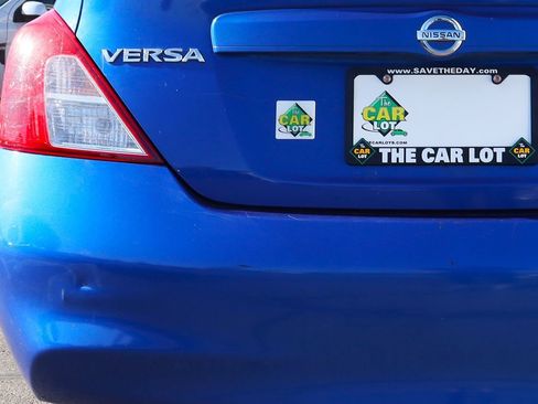 Used 2012 Nissan Versa SV image 19