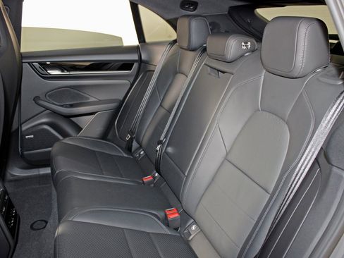 Certified 2025 Porsche Macan 4S Electric image 37