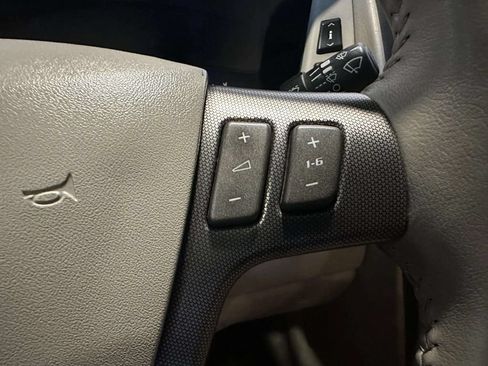 Used 2004 Cadillac XLR RWD image 30