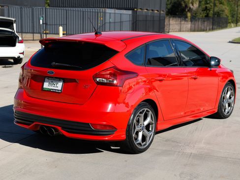 Used 2017 Ford Focus ST image 16