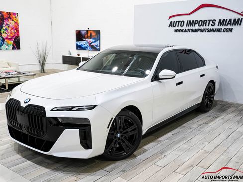 Used 2023 BMW 760i xDrive image 1