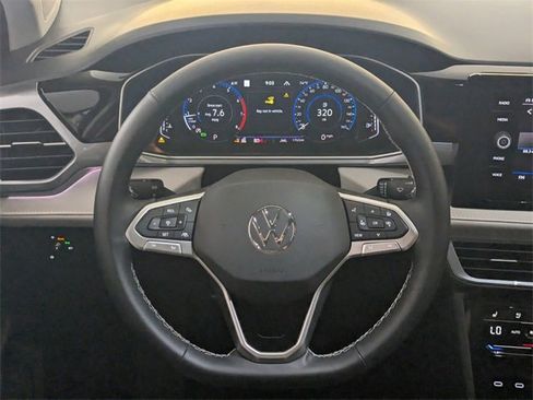 Certified 2025 Volkswagen Taos SEL image 8