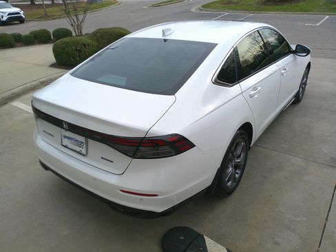 Used 2023 Honda Accord EX-L image 13