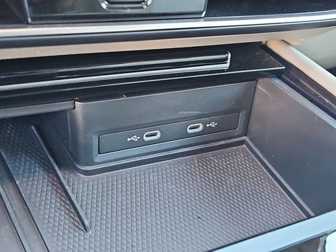 Certified 2025 Volkswagen Atlas SE image 25