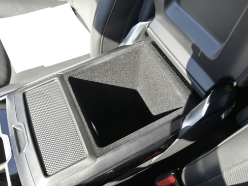 Used 2024 Land Rover Range Rover SE image 28