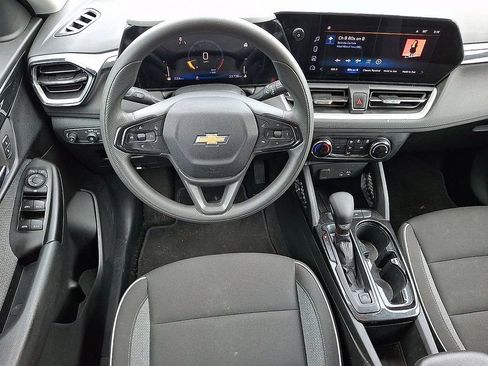 Used 2024 Chevrolet TrailBlazer LS FWD image 10