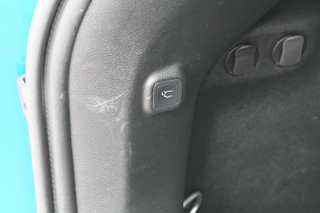 Used 2019 Jeep Cherokee Trailhawk AWD/4WD image 10