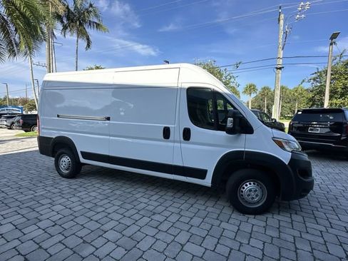 Used 2025 RAM ProMaster 2500 w/ Convenience Group FWD image 15
