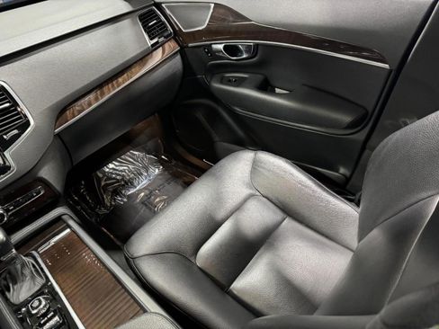 Used 2018 Volvo XC90 T6 Momentum w/ Convenience Package image 17