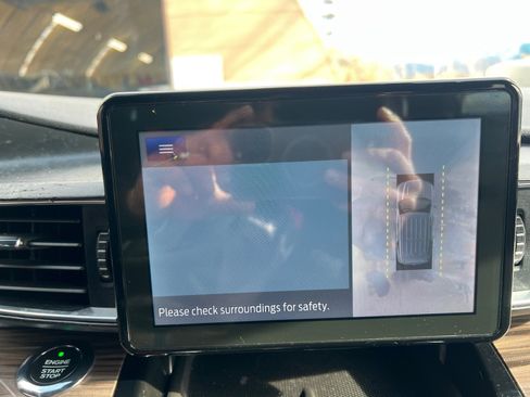 Used 2021 Ford Explorer Limited image 23