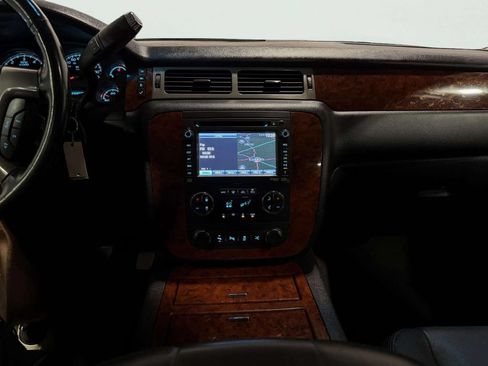 Used 2012 Chevrolet Avalanche LTZ AWD/4WD image 30