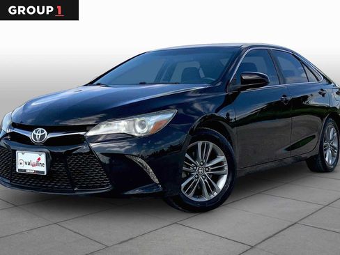 Used 2017 Toyota Camry SE FWD image 1