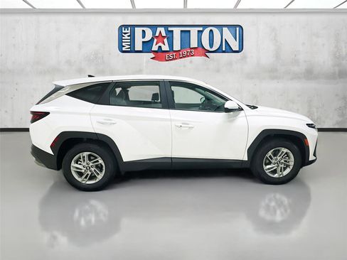 Used 2025 Hyundai Tucson SE image 8