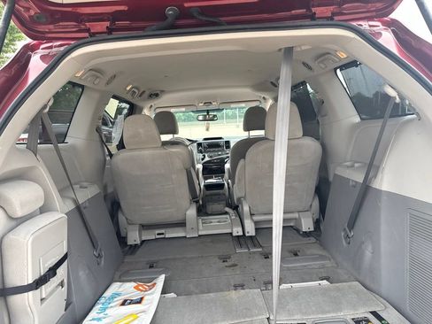 Used 2012 Toyota Sienna LE FWD image 22