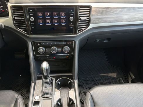 Used 2022 Volkswagen Atlas Cross Sport SE w/ Panoramic Sunroof Package FWD image 21