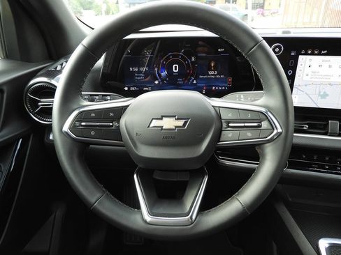 Used 2026 Chevrolet Equinox LT w/ LPO, Floor Liner Package AWD/4WD image 18
