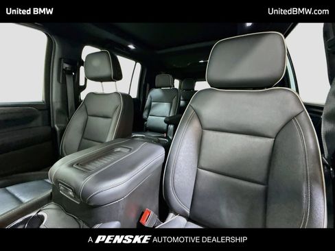 Used 2023 GMC Yukon XL SLT w/ SLT Premium Package AWD/4WD image 5