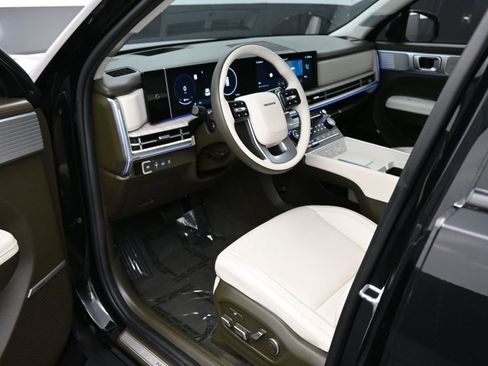 Used 2024 Hyundai Santa Fe Calligraphy FWD image 2