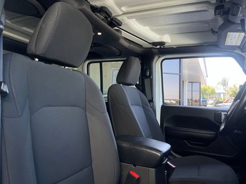 Used 2022 Jeep Wrangler Unlimited Sport AWD/4WD image 15