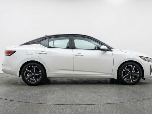 Used 2025 Nissan Sentra SV FWD image 11
