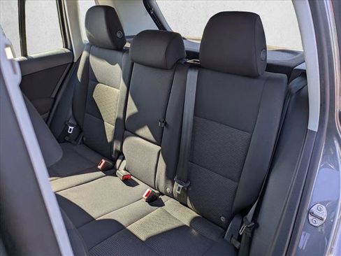 Used 2018 Volkswagen Tiguan Limited w/ Alloy Wheels Package image 13