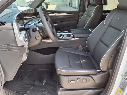 New 2026 Cadillac Escalade Luxury w/ LPO, Radiant Package AWD/4WD image 14