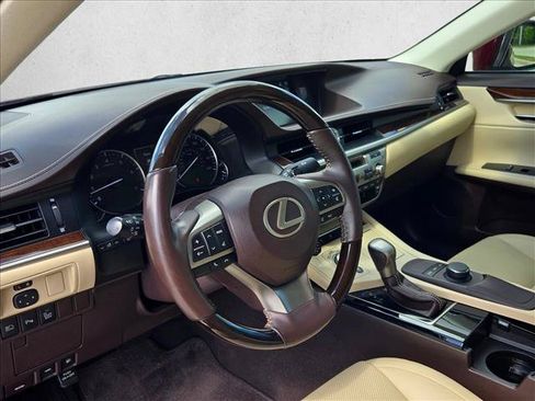 Used 2017 Lexus ES 350 w/ Premium Package FWD image 9