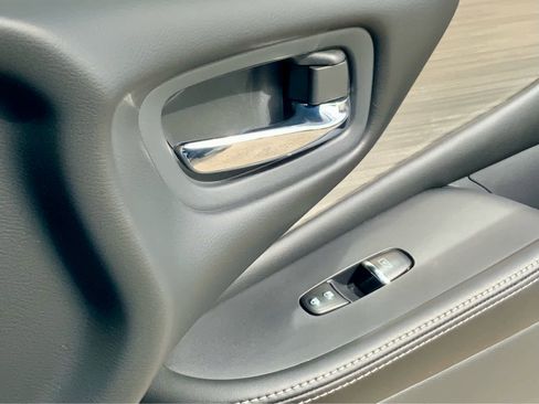 Used 2018 Nissan Murano SV image 51