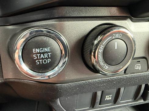 Used 2021 Toyota Tacoma TRD Off-Road AWD/4WD image 28