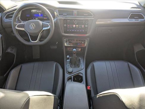 Used 2022 Volkswagen Tiguan SE image 17
