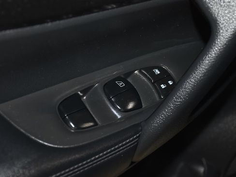 Used 2018 Nissan Rogue SV AWD/4WD image 24
