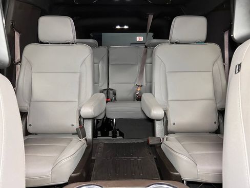 Used 2023 GMC Yukon XL SLT w/ SLT Premium Package AWD/4WD image 31