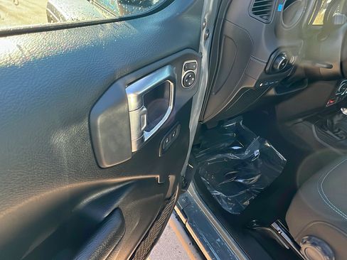 Used 2025 Jeep Wrangler Unlimited Rubicon 4xe w/ Convenience Group image 15