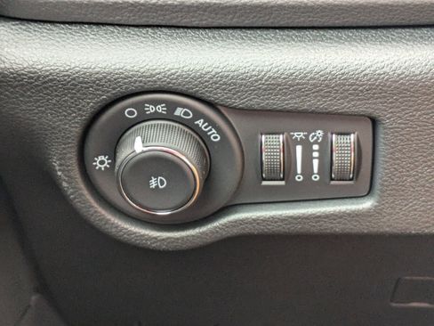 New 2026 Chrysler Pacifica Select FWD image 18