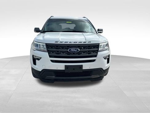 Used 2018 Ford Explorer XLT w/ Equipment Group 202A image 8