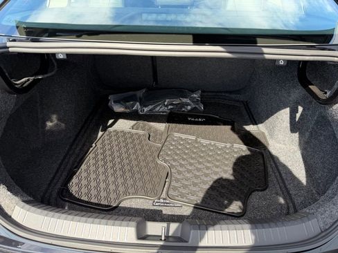 Certified 2025 Volkswagen Jetta SE w/ Sunroof Package image 28